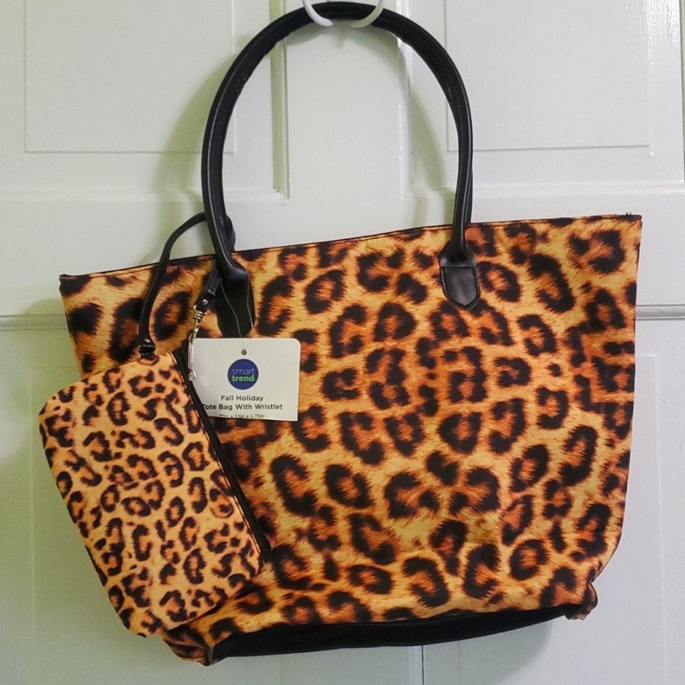 NWT Animal print tote w/detachable wristlet